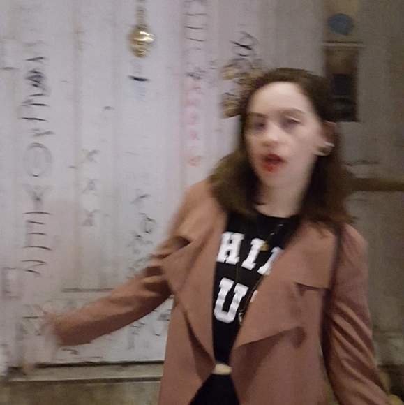 Meet your Posher, Julia - Picture 1 of 1